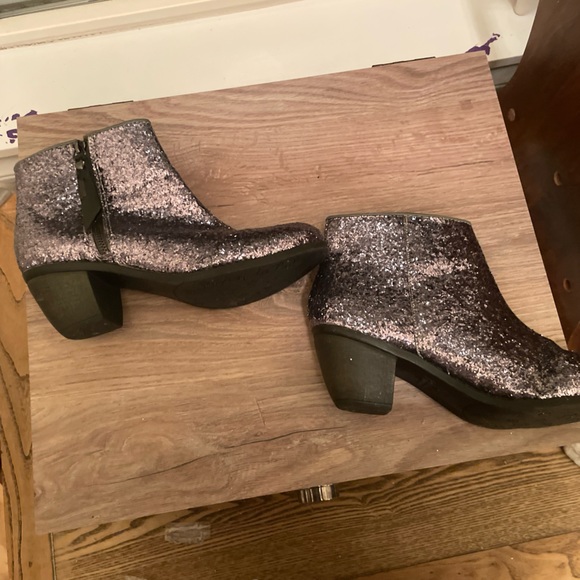 Vera Wang Princess Silver Sparkly Booties - Picture 6 of 11